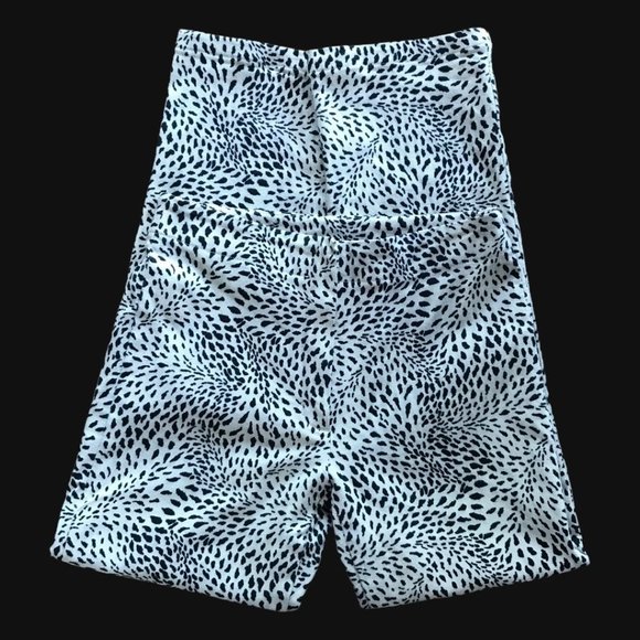 ๐ Stylish Stretch Capri Pants ๐ - Picture 1 of 1